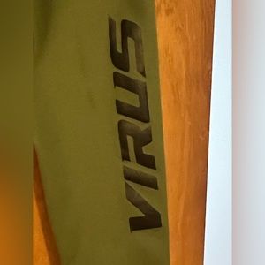 Virus compression pants. Great weight training pant for a petite build.